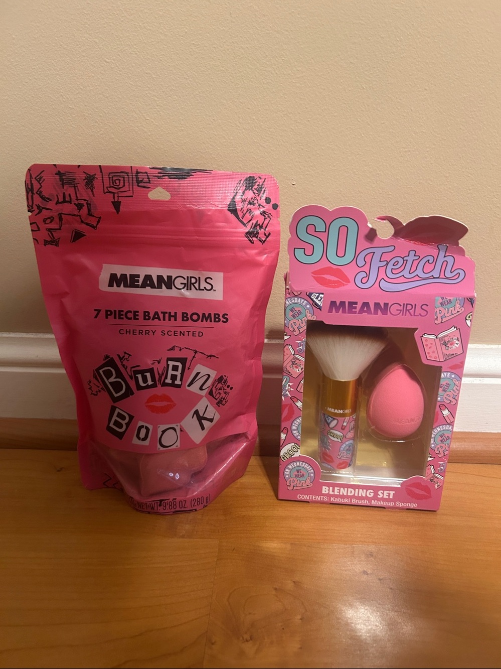 Mean Girls So Fetch, Blending Set & 7pc Cherry Scented Bath Bombs. New in Box